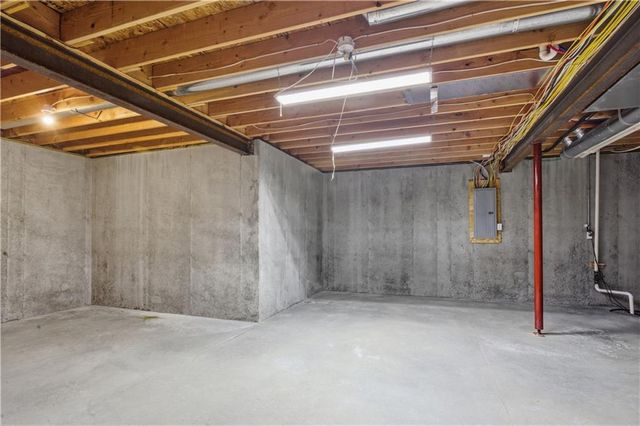 17710 Mission Ridge Drive, Smithville, MO 64089