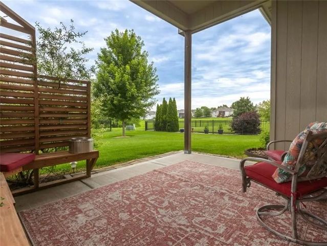 17710 Mission Ridge Drive, Smithville, MO 64089