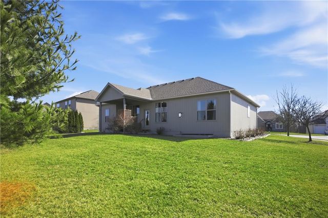 17710 Mission Ridge Drive, Smithville, MO 64089