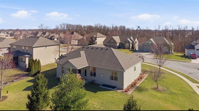 17710 Mission Ridge Drive, Smithville, MO 64089
