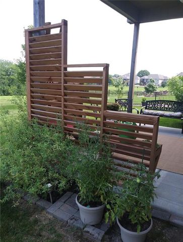 17710 Mission Ridge Drive, Smithville, MO 64089