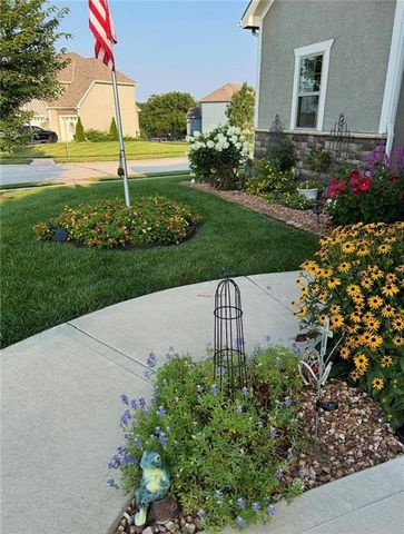 17710 Mission Ridge Drive, Smithville, MO 64089