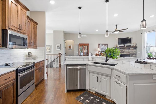 17710 Mission Ridge Drive, Smithville, MO 64089