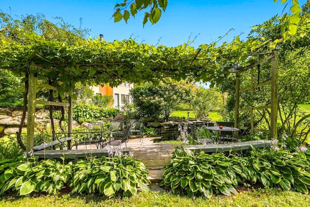 10 Half Moon Hill 10, Acton, MA 01720