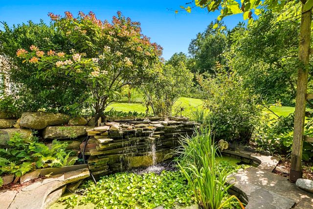10 Half Moon Hill 10, Acton, MA 01720