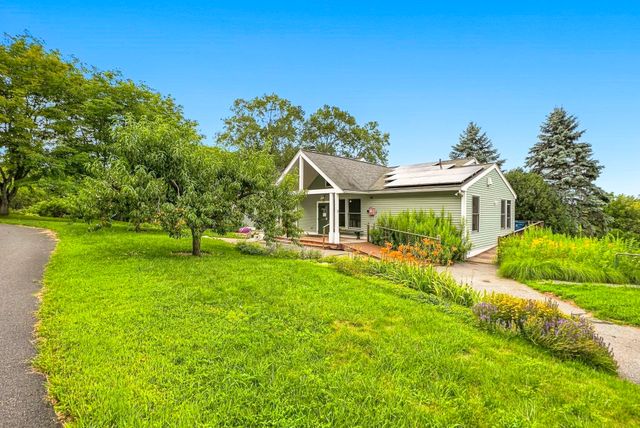 10 Half Moon Hill 10, Acton, MA 01720