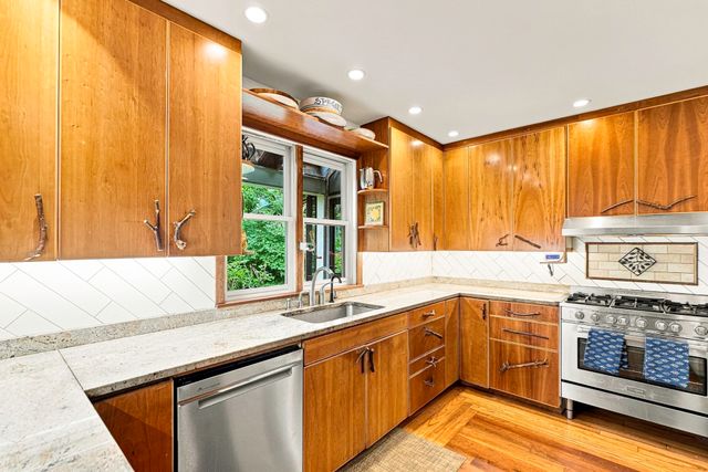 10 Half Moon Hill 10, Acton, MA 01720