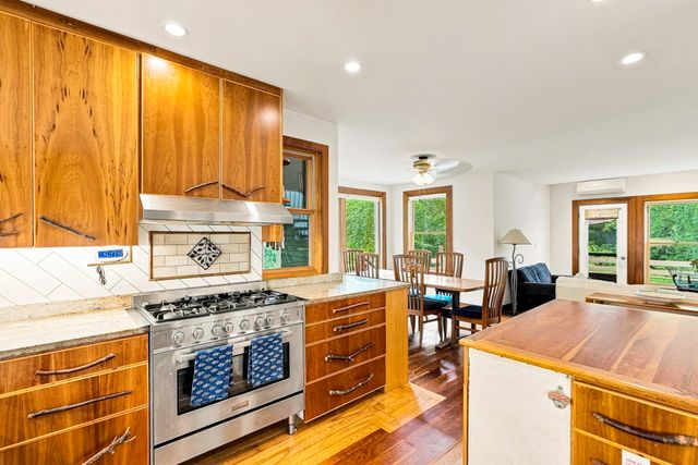10 Half Moon Hill 10, Acton, MA 01720