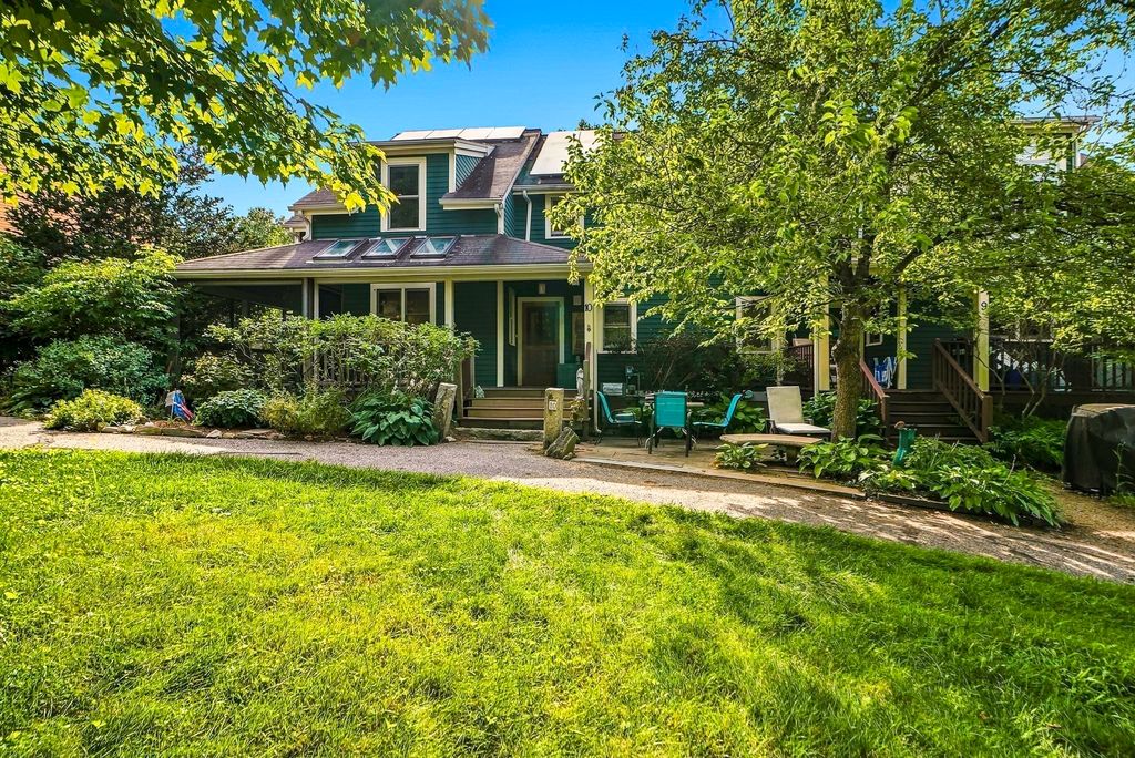 10 Half Moon Hill 10, Acton, MA 01720