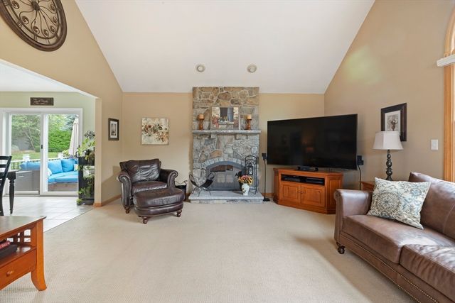 15 Little Tree Rd, Medway, MA 02053
