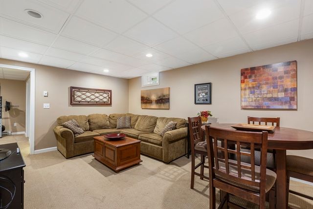 15 Little Tree Rd, Medway, MA 02053