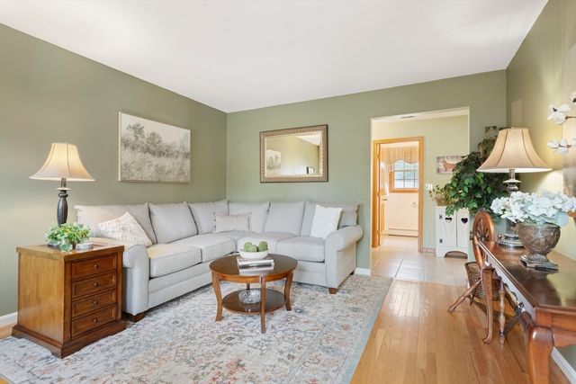15 Little Tree Rd, Medway, MA 02053