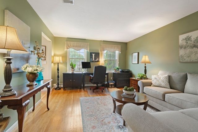 15 Little Tree Rd, Medway, MA 02053