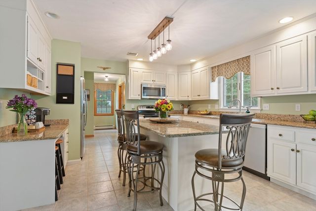 15 Little Tree Rd, Medway, MA 02053