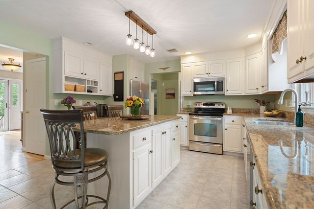 15 Little Tree Rd, Medway, MA 02053