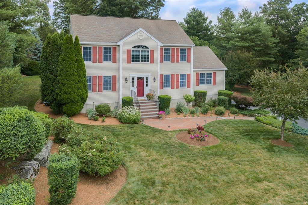 15 Little Tree Rd, Medway, MA 02053