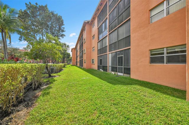 701 SW 142nd Avenue 104S, Pembroke Pines, FL 33027