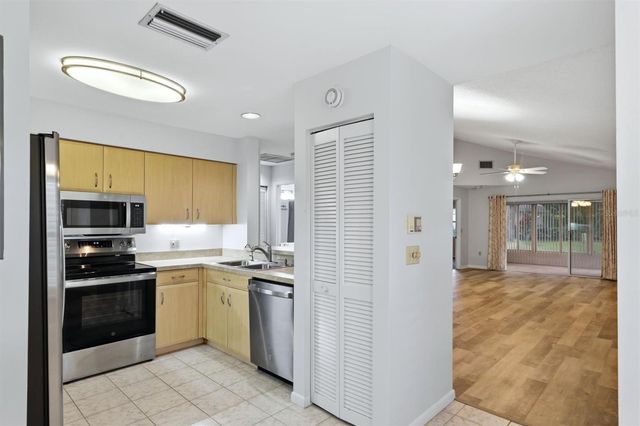 6420 CARRINGTON CIRCLE 35, Sarasota, FL 34238