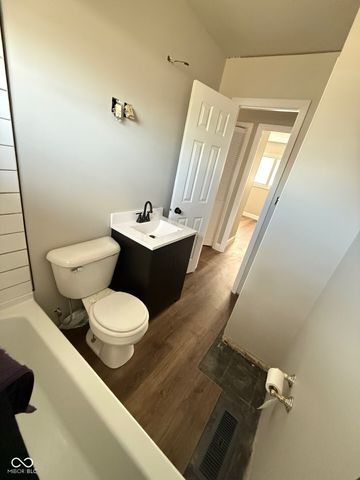 122 Bel Aire Drive, Whiteland, IN 46184