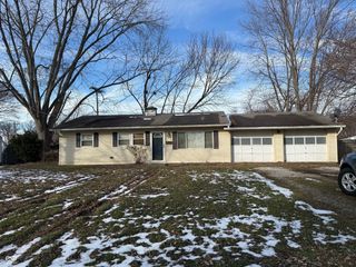 122 Bel Aire Drive, Whiteland, IN 46184