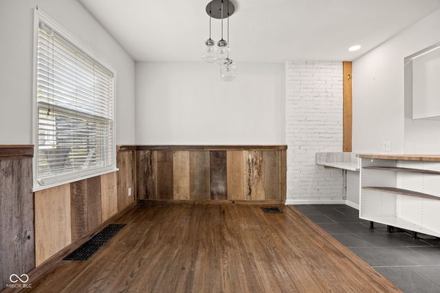 5219 N College Avenue 701, Indianapolis, IN 46220