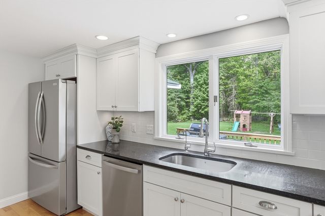 6 Colonial Drive, Westford, MA 01886