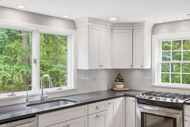 6 Colonial Drive, Westford, MA 01886