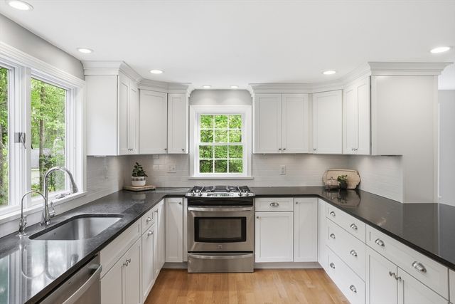 6 Colonial Drive, Westford, MA 01886