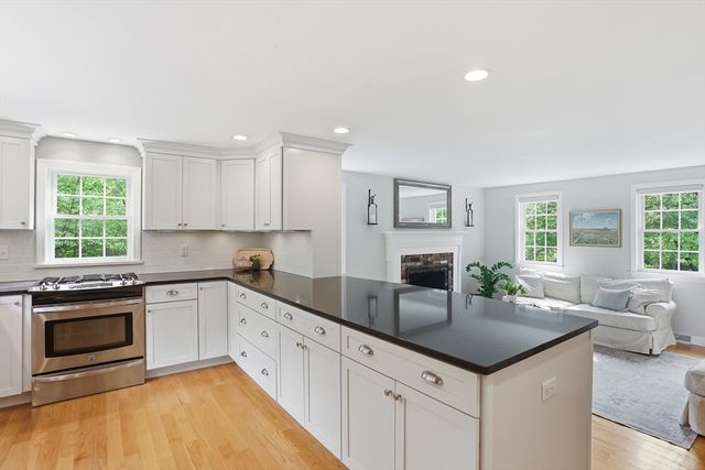 6 Colonial Drive, Westford, MA 01886