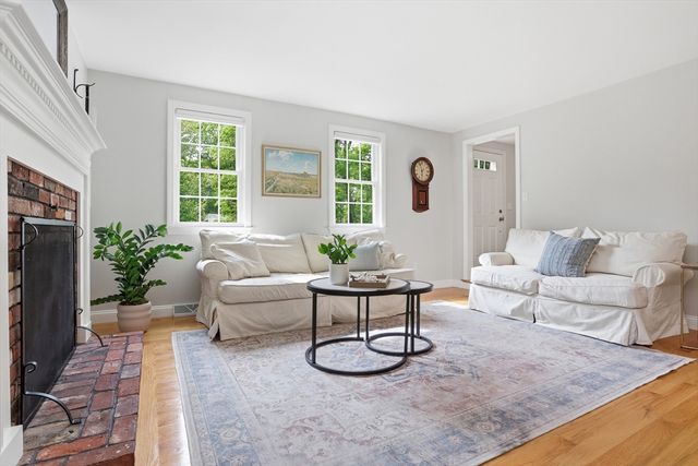 6 Colonial Drive, Westford, MA 01886