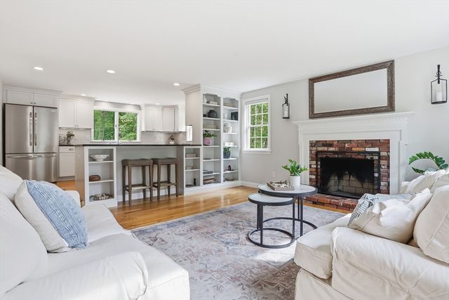 6 Colonial Drive, Westford, MA 01886