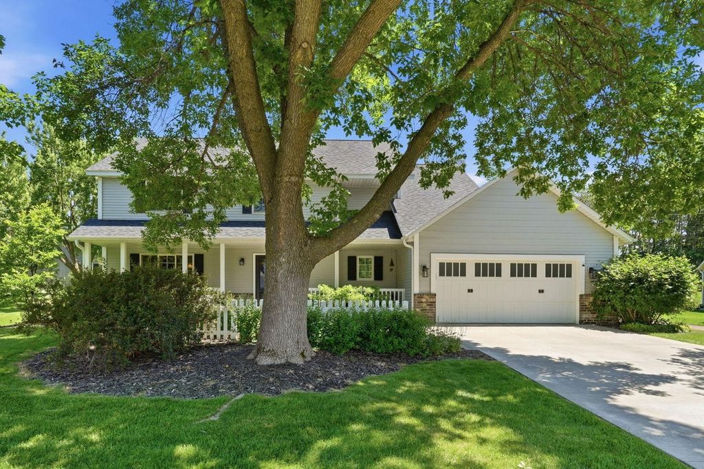 3730 Urbandale Lane N, Plymouth, MN 55446