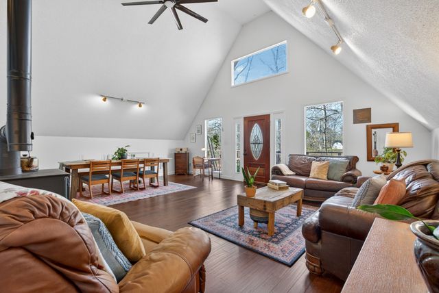 1874 Palmyra Rd, Palmyra, TN 37142