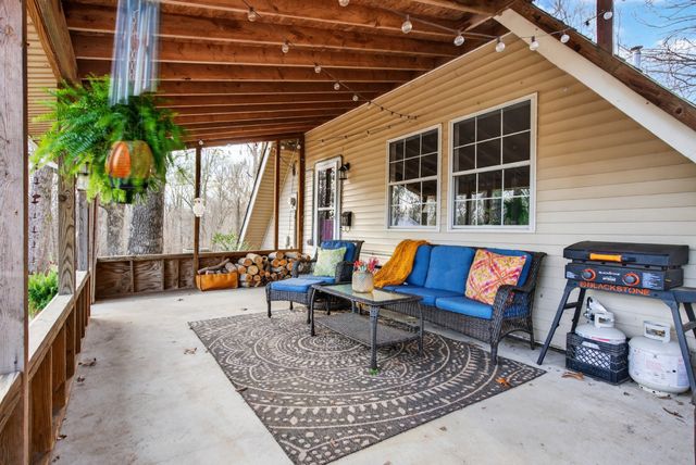 1874 Palmyra Rd, Palmyra, TN 37142