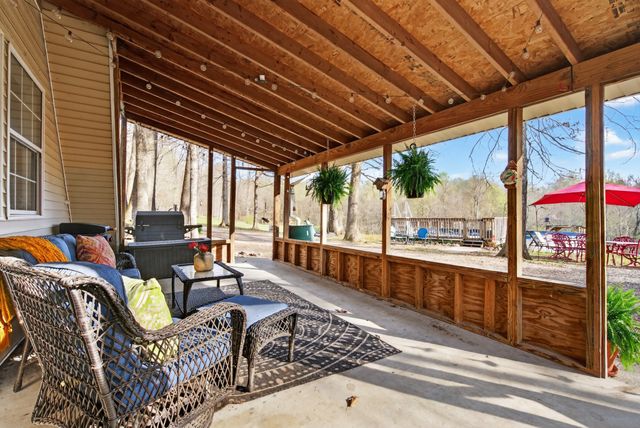 1874 Palmyra Rd, Palmyra, TN 37142