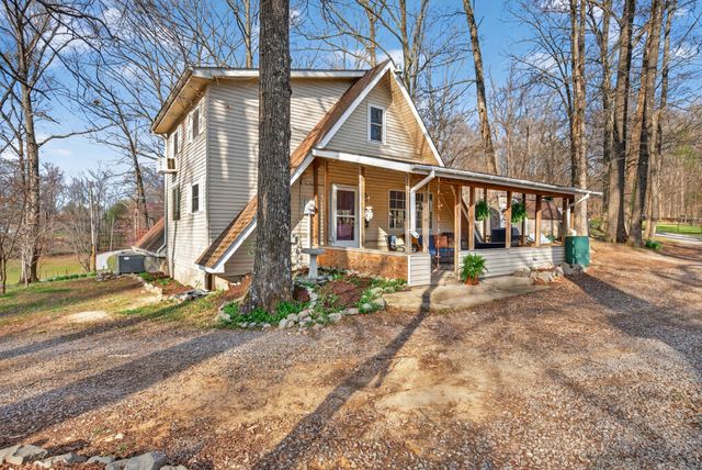 1874 Palmyra Rd, Palmyra, TN 37142