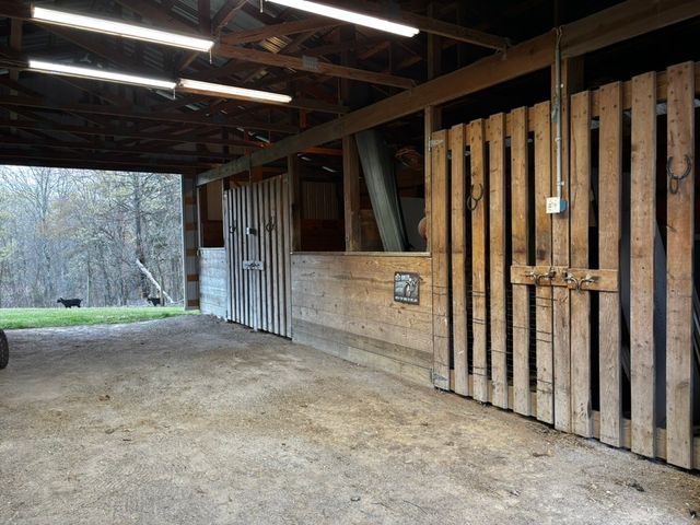 1874 Palmyra Rd, Palmyra, TN 37142