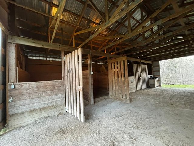 1874 Palmyra Rd, Palmyra, TN 37142