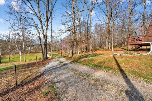 1874 Palmyra Rd, Palmyra, TN 37142