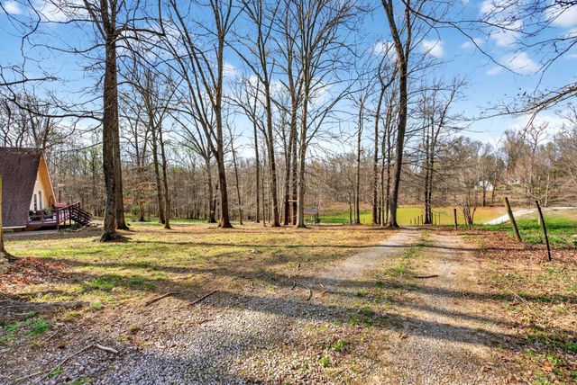 1874 Palmyra Rd, Palmyra, TN 37142