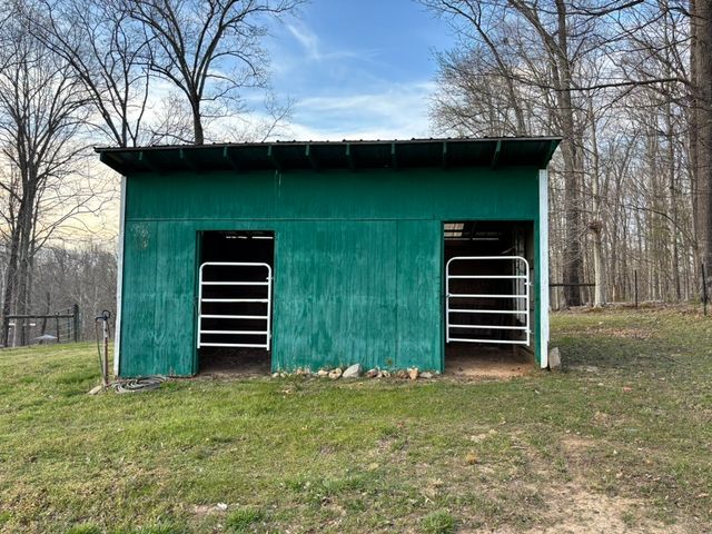 1874 Palmyra Rd, Palmyra, TN 37142