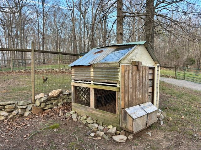 1874 Palmyra Rd, Palmyra, TN 37142