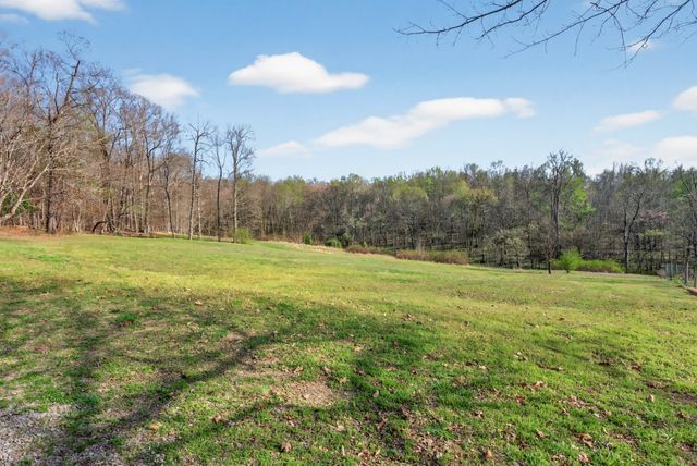 1874 Palmyra Rd, Palmyra, TN 37142
