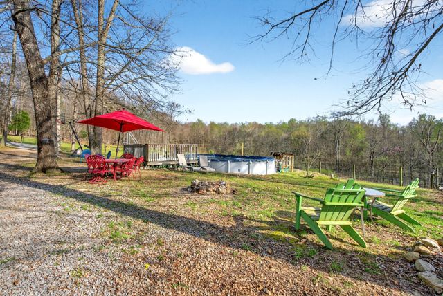 1874 Palmyra Rd, Palmyra, TN 37142