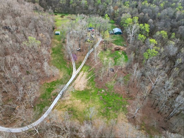 1874 Palmyra Rd, Palmyra, TN 37142