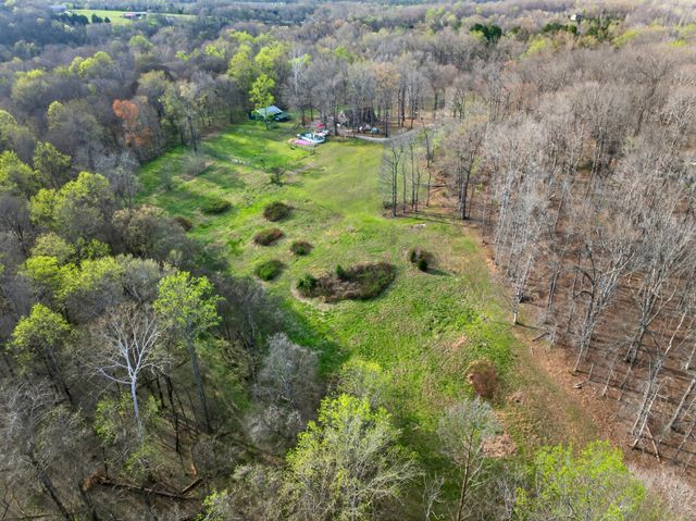 1874 Palmyra Rd, Palmyra, TN 37142