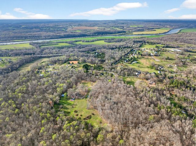 1874 Palmyra Rd, Palmyra, TN 37142