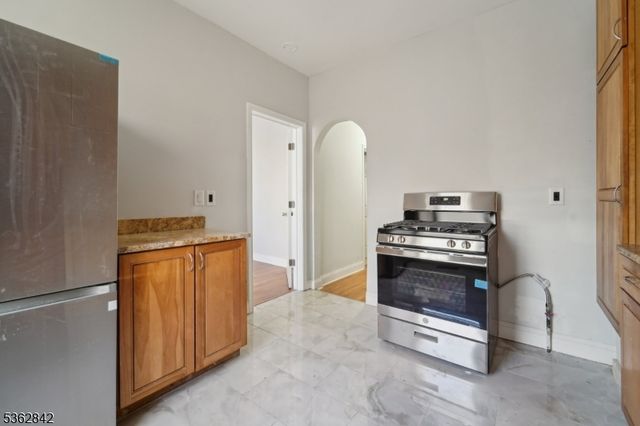 92 Warner Ave, Jersey City, NJ 07305