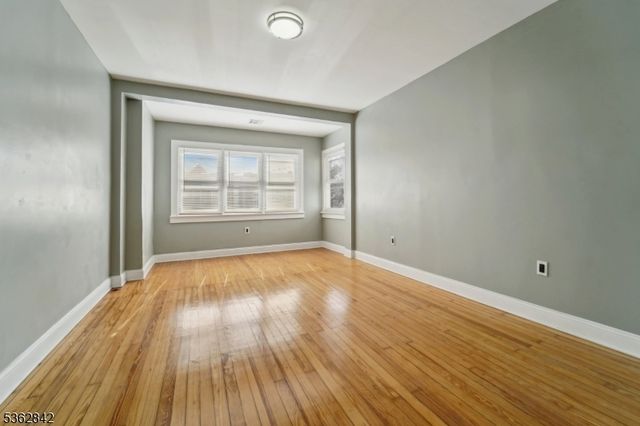 92 Warner Ave, Jersey City, NJ 07305