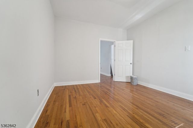 92 Warner Ave, Jersey City, NJ 07305